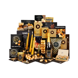 Collectie kerstpakket met champagne om het begin van het nieuwe jaar mee te proosten