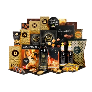 Logo kerstpakketten bestellen bij Kerstpakketten Tip De logo kerstpakketten zijn goedgevulde pakketten met het bedrijfslogo erop.