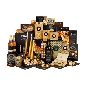 Het schaaltjes kerstpakket bevat een sfeervolle schaal en lekkere hapjes.