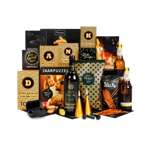 Het stegman kerstpakket is en goedgevuld pakket met zowel eten als non-food artikelen.